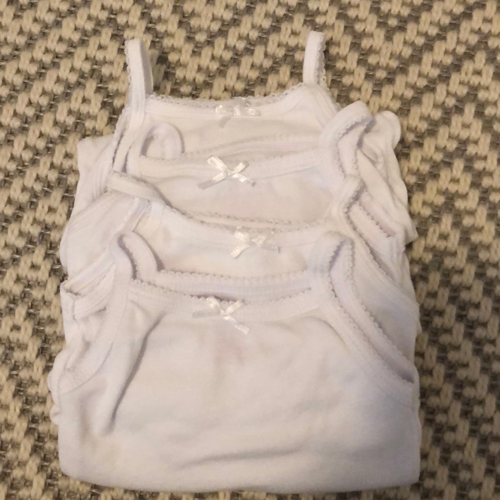 Set of 4 white sleeveless camisoles with bow